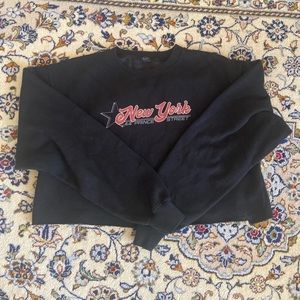 Cropped black graphic crewneck